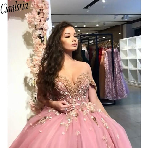 Prinzessin Dusty Pink Ballkleid Quinceanera Kleider schulterfrei Tüll ärmellose Sweet 16 Kleider mit Applikationen Perlen