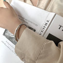 XIYANIKESilberne gedrehte glatte massive Armreif für Damen, schlichte Öffnung, Retro-Volkskunst, Modeschmuck-Accessoires, Geschenk