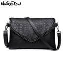 NIGEDU Lässige Umhängetasche Damen Messenger Bag Schwarz PU-Leder Damen Schultertasche Kette Damen Umschlag-Clutch
