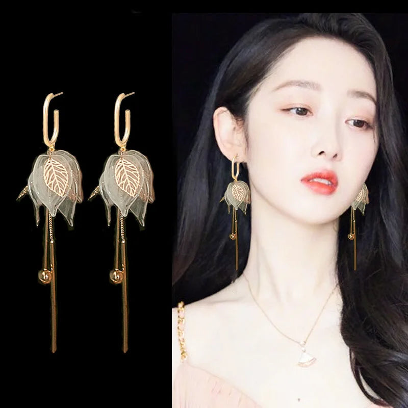 2021 New Arrival Acrylic Trendy Simple Leaf Long Tassel Dangle Earrings For Women Fashion Geometric Gold Color Metal Party