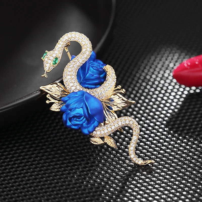 2021 New Female Brooch Inlaid Zircon Animal Brooches for Women Exaggerated Personality Design Flower Snake Broche Christmas Gift
