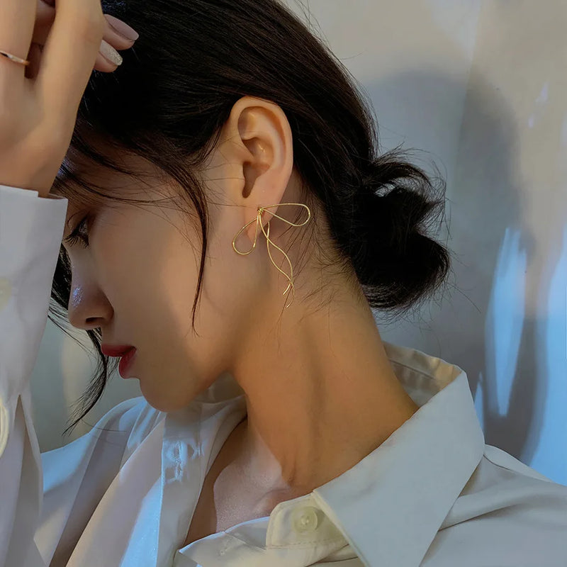 2024 Korean New Fashion Design Sense Line Bow Earrings Female Elegant Temperament Light Luxury Simple Earrings