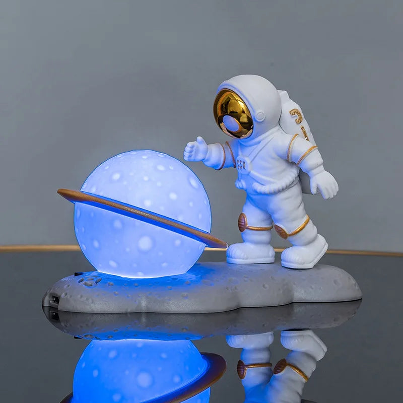 Astronaut Figurine Resin Spaceman Sculpture Modern Home Decor Led Spaceman Creative Night Light Decoration Birthday Gift