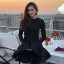 TARUXY Gestricktes Minikleid Damen Langarmkleid Ausgestellte Ärmel Spleiß Herbst Winter Kleid A-Linie Süßes Bodycon Damenbekleidung