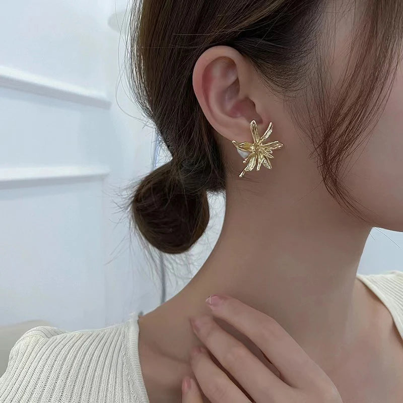 Europe and America Exaggerate Irregular Metal Flowers Pearls Earrings Classic Luxury Accessories for Women 2023 Fashion Jewelry