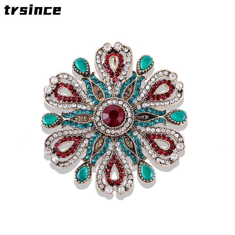 High Quality Fashion Baroque Court Retro Brooch Personality Hollow Badge Corsage High-end Christmas Gift Clothing Accessories