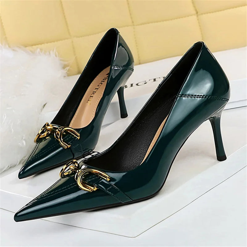 Women 7cm 10cm High Heels Wedding Replica Pumps Lady Luxury Designer Metal Chain Buckle Low Heels Stiletto Nude Green Prom Shoes