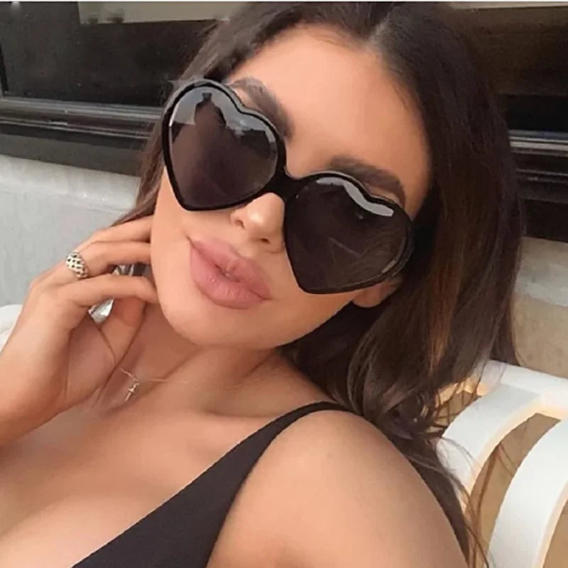 New Trendy Big Heart Shape Sunglasses Women Sexy Fashion Black Oversized Sun Glasses for Female Male Party Travel Shades Eyewear