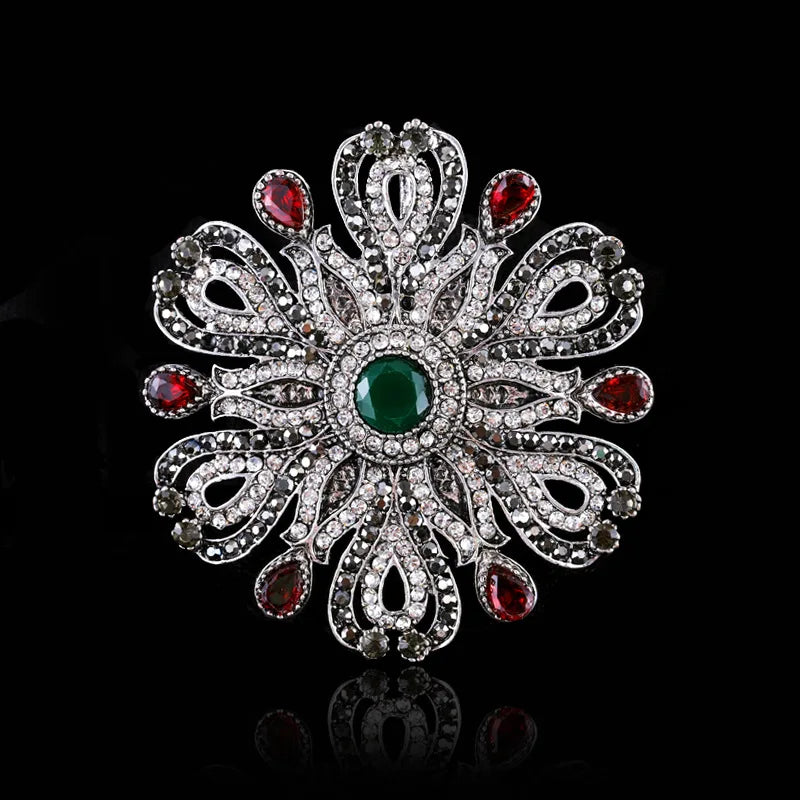 High Quality Fashion Baroque Court Retro Brooch Personality Hollow Badge Corsage High-end Christmas Gift Clothing Accessories