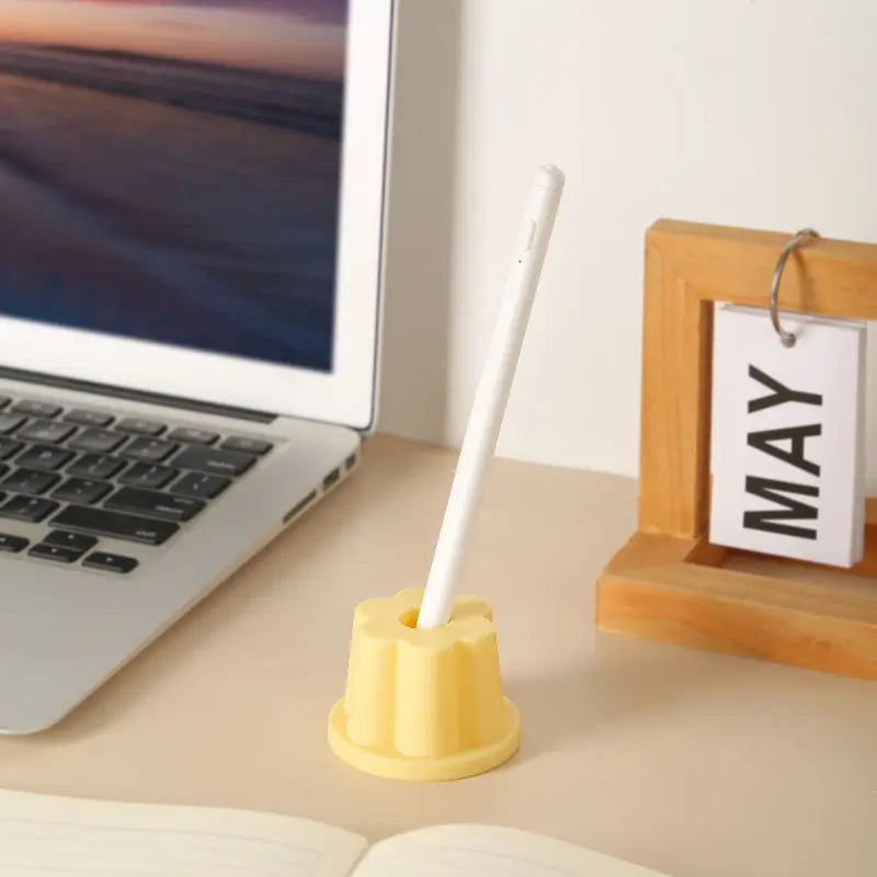 Cute Pudding Pen Holder Student Cute Cartoon Creative Desktop Ornament Jelly Shape Pen Hole Pencil Slot Pencil Storage Stand 1Pc