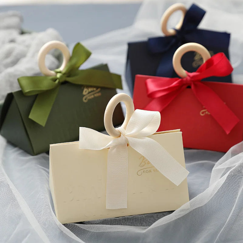 Spot European Triangle Gift Box With Hand Ceremony Wedding Candy Box Party Creative Card Simple Portable