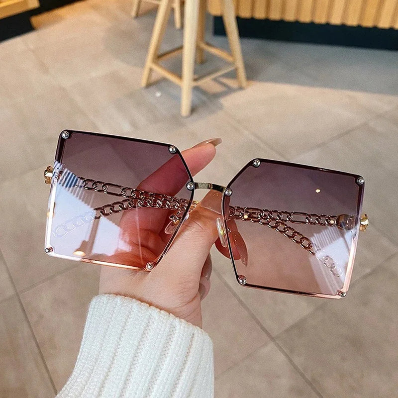 2024 New Fashion Oversize Gradient Sunglasses For Women Vintage Alloy Chain Frame Rivet Square Sun Glasses Female Elegant Shades