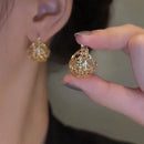 Huitan Goldfarbene hohle Creolen für Damen, neu designt, Temperament, Mädchen, Ohr-Accessoires, Hochzeit, Party, Modeschmuck 2023