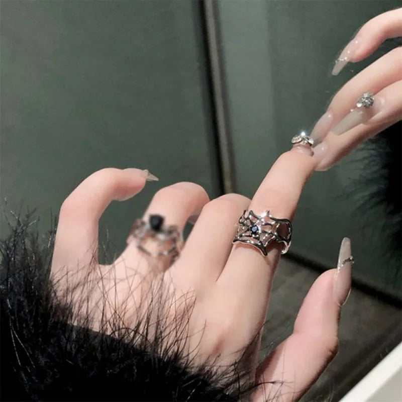 Gothic Crystal Ball Halloween Spider Finger Ring for Women Men Couple Unique Punk Jewelry Animal Party Daily Gift Accessories