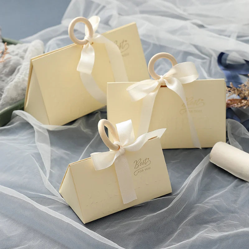 Spot European Triangle Gift Box With Hand Ceremony Wedding Candy Box Party Creative Card Simple Portable