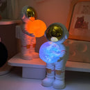 Space Man Hugging the Night Sky Bluetooth Speaker Dreamy Starry Sky Audio System Subwoofer Night Light Decoration Creative Gift