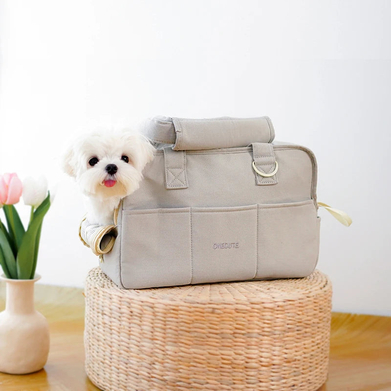 Pets go out and pack puppies. Portable one-shoulder bags are suitable for cats and small dogs to carry outdoors than bears.