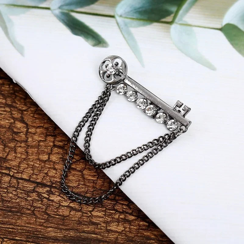Korean New Fashion Metal Key Tassel Long Brooch Rhinestone Chain Lapel Pin for Men's Suit Shirt Badge Brooches Pins Accessories