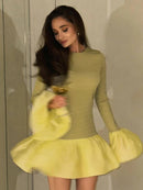 TARUXY Gestricktes Minikleid Damen Langarmkleid Ausgestellte Ärmel Spleiß Herbst Winter Kleid A-Linie Süßes Bodycon Damenbekleidung