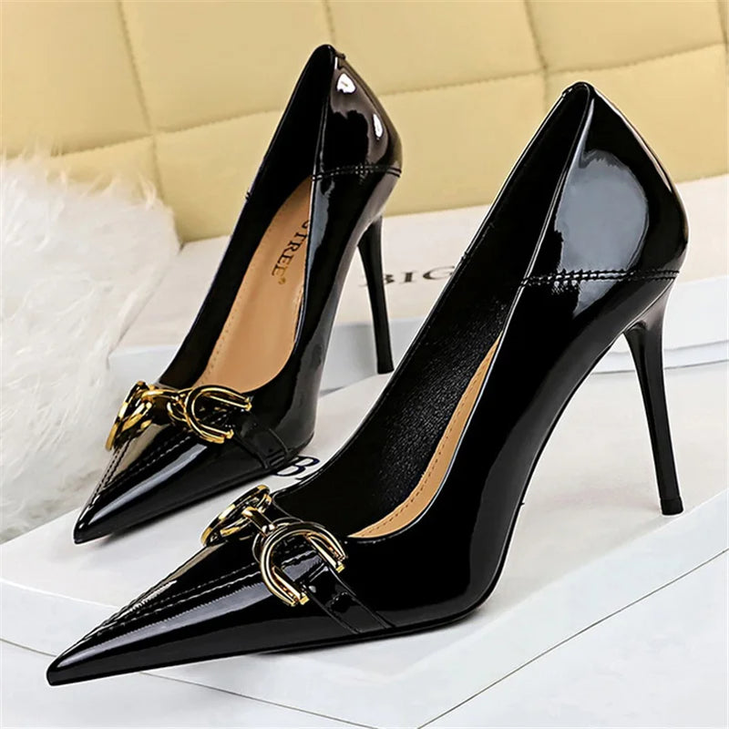 Women 7cm 10cm High Heels Wedding Replica Pumps Lady Luxury Designer Metal Chain Buckle Low Heels Stiletto Nude Green Prom Shoes