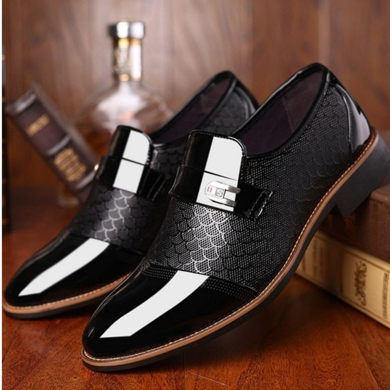 Zapatos de hombre Cuero en relieve Moda clásica Zapatos de lujo para hombre Calzado antideslizante resistente al desgaste para hombre Zapatos negros antideslizantes