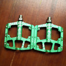 Nuevos pedales de bicicleta antideslizantes de 3 rodamientos sellados de aleación de aluminio CNC, pedales de bicicleta de montaña ultraligeros de pie plano, piezas de bicicleta MTB