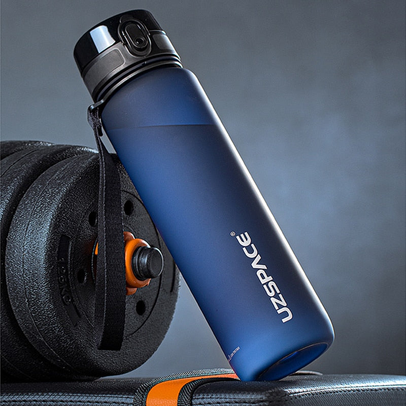 Heißer Verkauf Sport Wasserflasche 500/1000 ML Protein Shaker Outdoor Reise Tragbare Auslaufsichere Trinkgefäße Kunststoff Trinkflasche BPA-frei