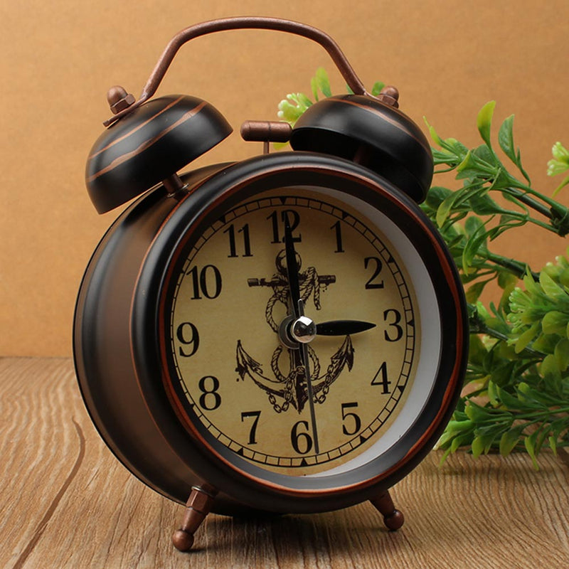 Reloj despertador con luz nocturna Vintage, reloj despertador de Metal Retro europeo, reloj de mesa con aguja silenciosa para cabecera, campana que suena en la cama