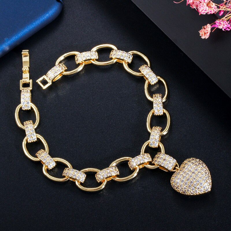 CWWZircons Love Heart Charm CZ Zirconia cúbica chapada en oro pulseras de cadena de eslabones cubanos para mujer regalo de joyería de moda CB200