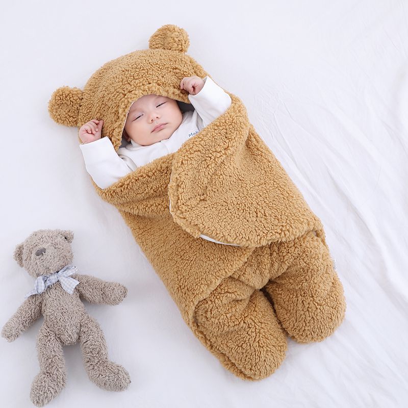 Mono de piel de bebé recién nacido abrazado de bebé 0-3-6 meses en otoño e invierno