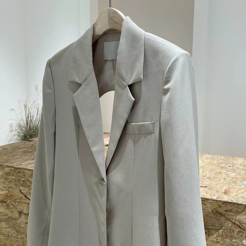 TWOTWINSTYLE Rückenfreier Minimalistischer Blazer Für Frauen Gekerbte Langarm-beiläufige Solide Lange Blazer Weibliche Mode Neue Kleidung 2021