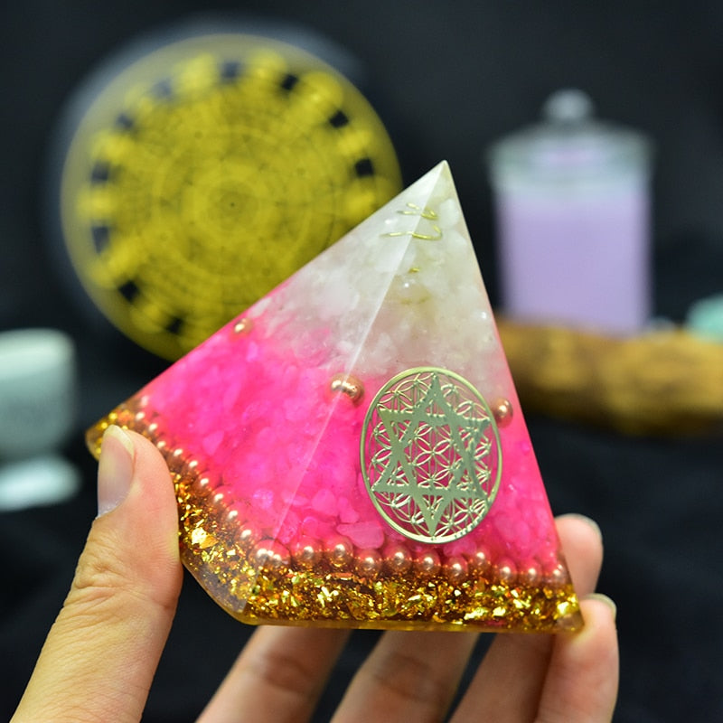 AURA REIKI Orgonite Energy Pyramid Helps Love Bring Good Luck To Change Magnetic Field Resin Decorative Craft Jewelry Gift