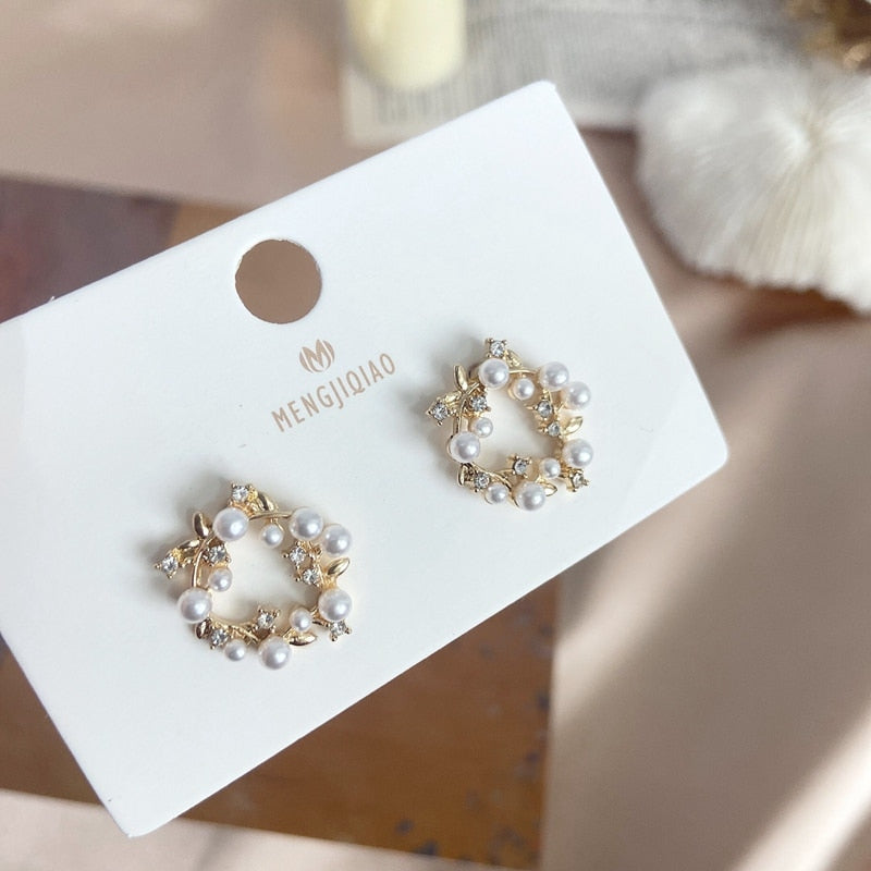 MENGJIQIAO New Elegant Hollow Pearl Flower Sweet Circle Stud Earrings For Women Fashion Cute Party Bijoux Brincos Jewelry Gifts