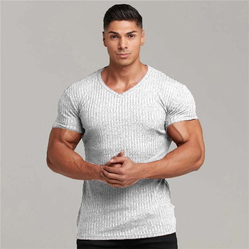 Camiseta de manga corta con cuello de pico para hombre, camiseta de tiras deportivas ajustadas para Fitness, camisetas de moda sólidas para hombre, ropa de gimnasio de punto de verano