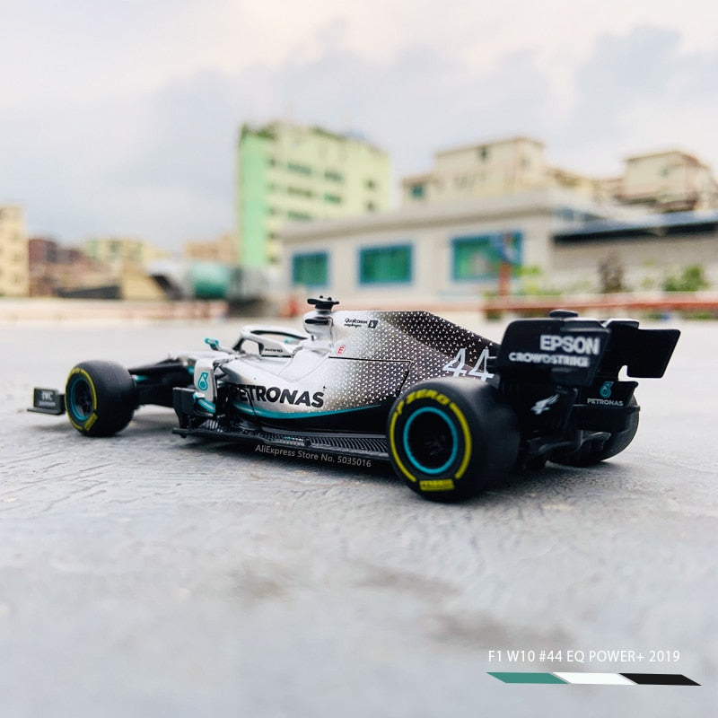 Bburago 1:43 Mercedes-Benz Team Lewis Hamilton W10-44 SF90 RB F1 Rennformelauto Statische Simulation Modellauto aus Druckgusslegierung