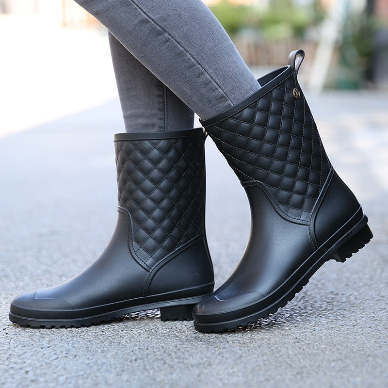 Zapatos cálidos de goma a la moda 2022, nuevos zapatos de goma informales a cuadros, botas de lluvia para mujer, zapatos de agua en el tubo, botas de lluvia para adultos para mujer