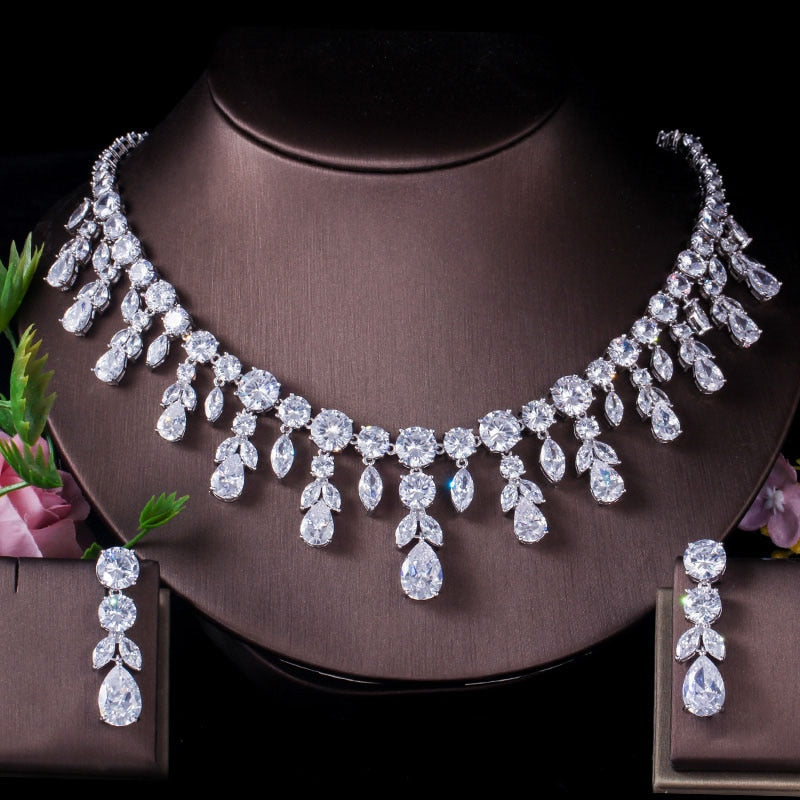 ThreeGraces Luxus Grün CZ Stein Ohrringe Halskette Set Brilliant Big Long Drop Hochzeit Brautkleid Schmuck Set für Frauen JS256