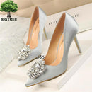 BIGTREE flor estilo mujer boda zapatos de novia Sexy punta estrecha mujeres bombas moda seda sólida tacones bajos zapatos de 10 cm