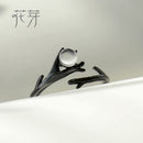 Thaya Original Moonlight Forest Design Finger Ring Moonstone Gemstone s925 Silver Black Branch Ring para mujer Joyería elegante