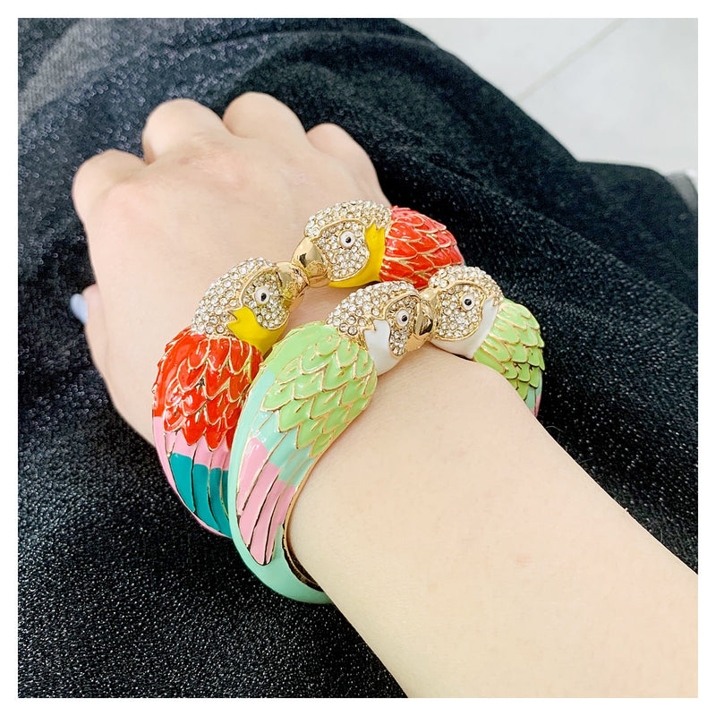 KAYMEN Hot Selling Luxury Enamel Colourfull Animal Parrot Cuff Bracelet Bangle 7 Colors for Women Girls Teens Nice Jewelry 3328