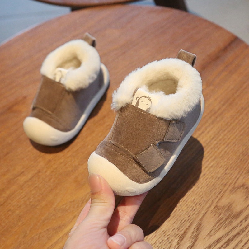 Botas de invierno para niños pequeños, botas de nieve cálidas de felpa para bebés y niñas, zapatos antideslizantes de fondo suave para exteriores cómodos para niños