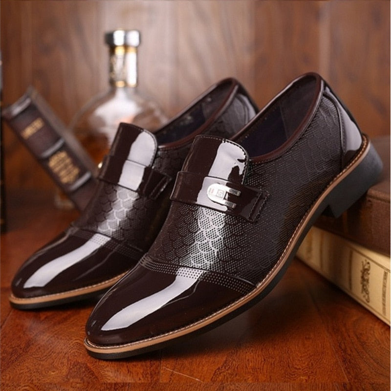 Men's shoes Leather Embossing Classic Fashion Luxury men shoes Wear-resistant Non slip Mans footwear Anti-slip Black shoes