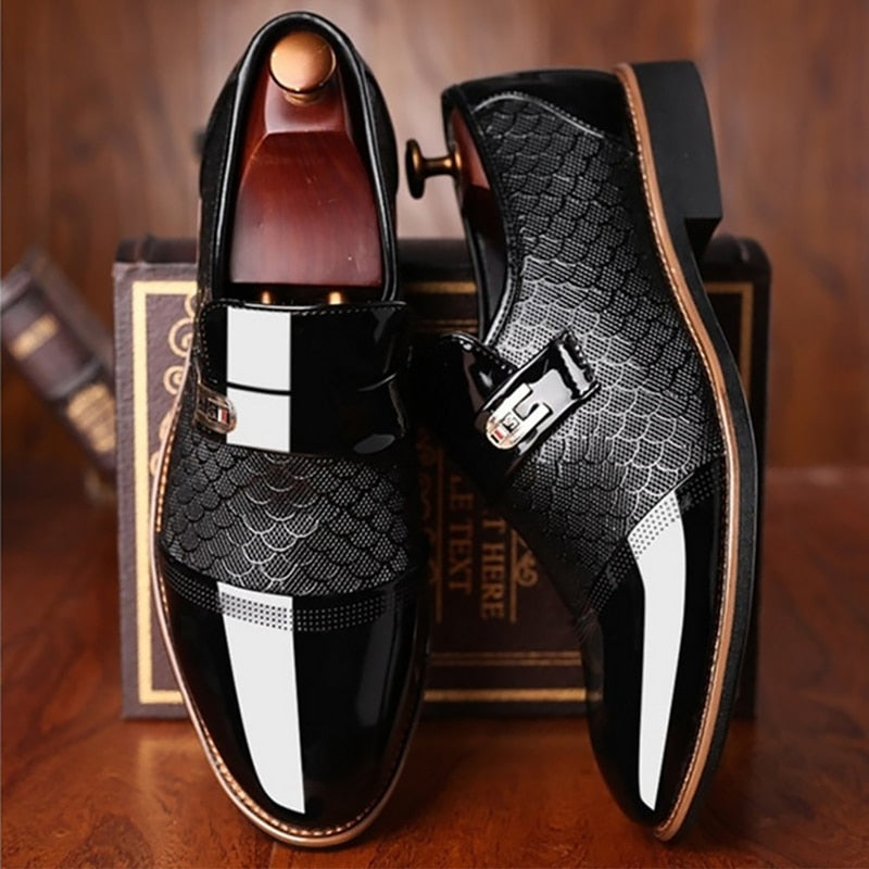 Zapatos de hombre Cuero en relieve Moda clásica Zapatos de lujo para hombre Calzado antideslizante resistente al desgaste para hombre Zapatos negros antideslizantes