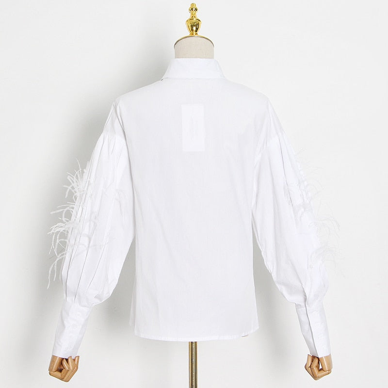 TWOTWINSTYLE, blusa informal de plumas de retazos para mujer, camisa blanca lisa con manga acampanada y solapa, ropa nueva de moda para mujer 2021