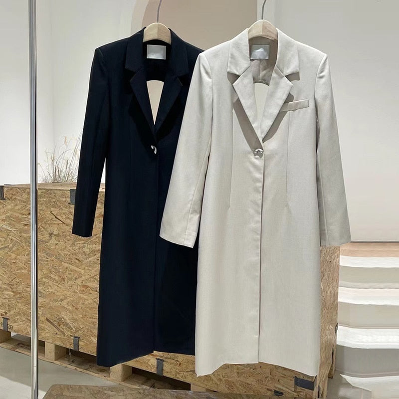 TWOTWINSTYLE Rückenfreier Minimalistischer Blazer Für Frauen Gekerbte Langarm-beiläufige Solide Lange Blazer Weibliche Mode Neue Kleidung 2021