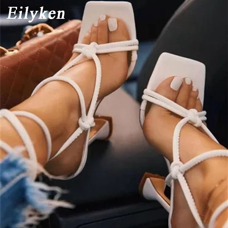 Eilyken 2022 Sommer schmales Band Knöchelriemen Damen High Heels Riemchensandalen quadratischer Kopf weiblich seltsame Art Damenschuhe