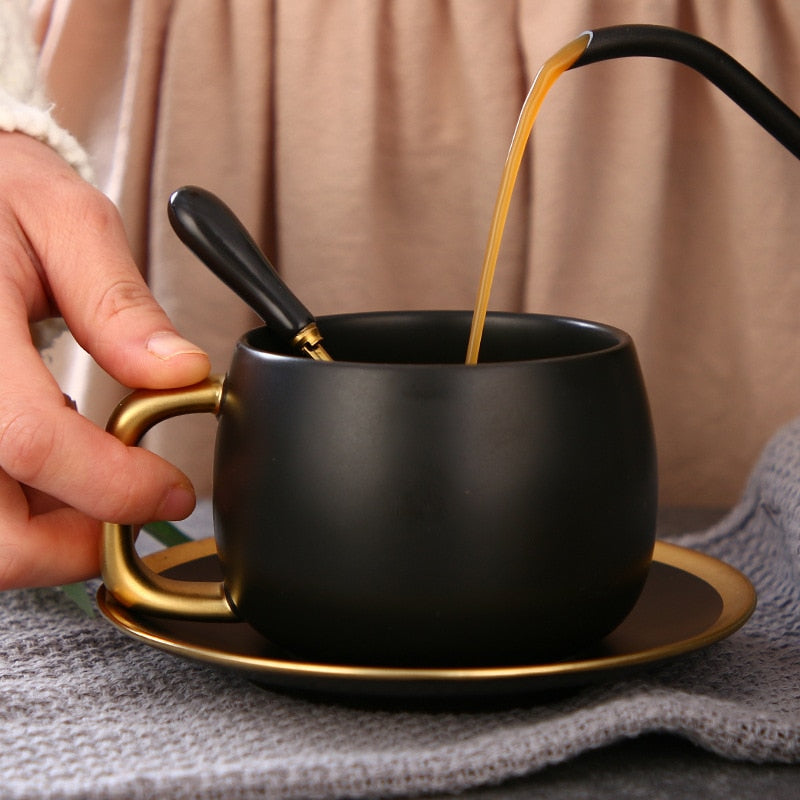 Taza de café de cerámica de oro negro de lujo, juego de taza y platillo de leche para desayuno, café expreso, té, con cuchara y platillo, juego de caja de regalo