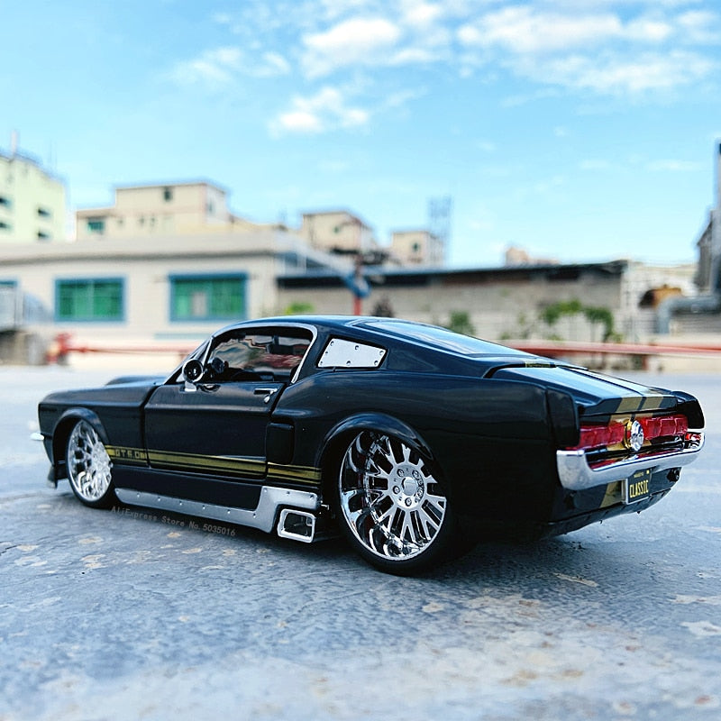 Maisto 1:24 nueva gran oferta 1967 Ford Mustang GT aleación de simulación coche en miniatura decoración para manualidades colección juguete herramientas regalo