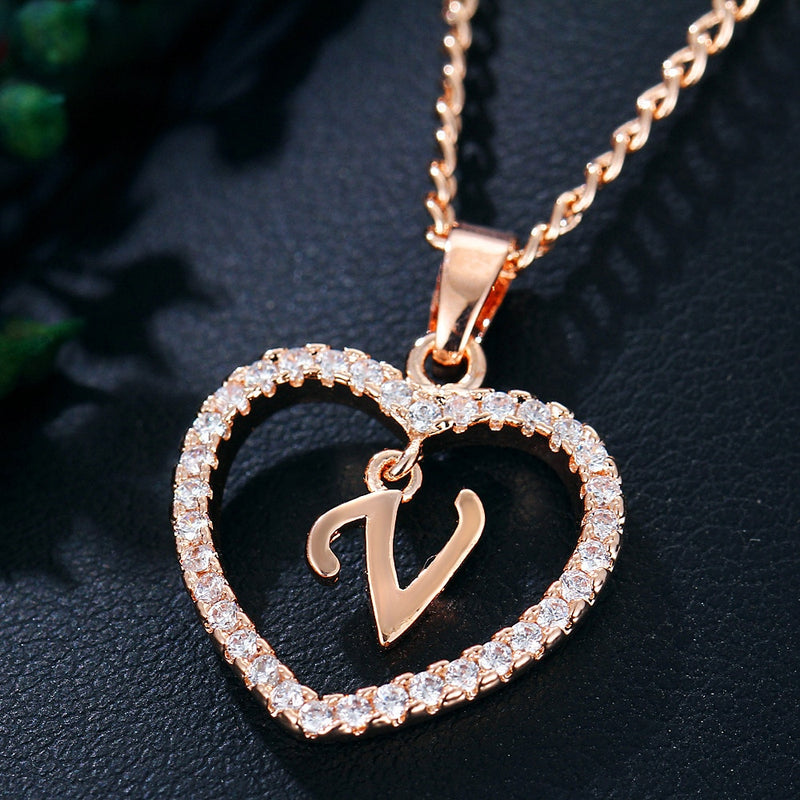 Damenschmuck Name Initialen Herz Anhänger Halskette 26 Buchstaben Zirkon Liebe Halsketten Mädchen Geschenke der erste Buchstabe Zubehör