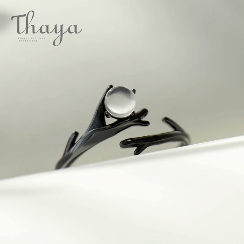Thaya Original Moonlight Forest Design Fingerring Mondstein Edelstein s925 Silber Schwarz Ast Ring für Damen Eleganter Schmuck